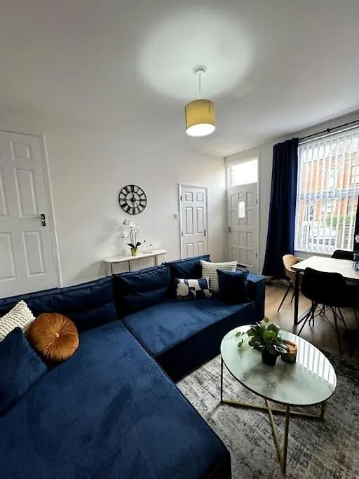 Modern 5-Bed Home Near Leeds City Centre