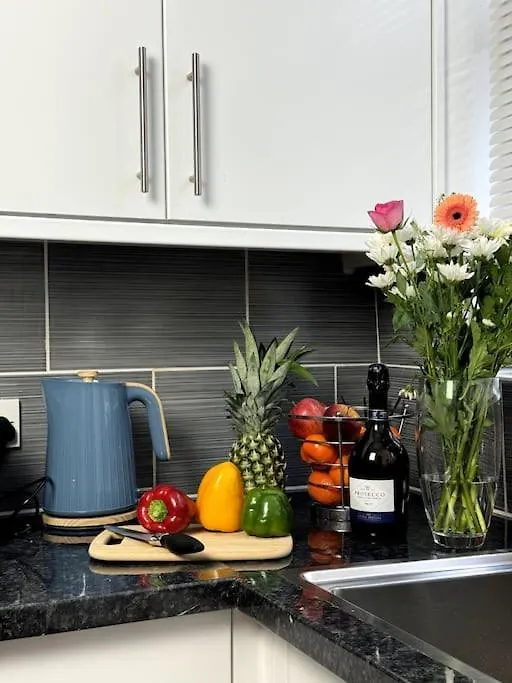 Modern 5-Bed Home Near Leeds City Centre 0*, リーズ イギリス