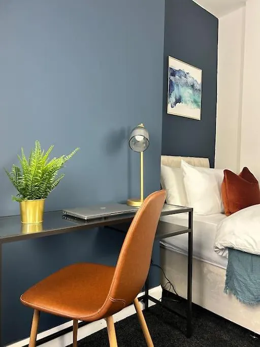 Modern 5-Bed Home Near Leeds City Centre 0*, リーズ イギリス