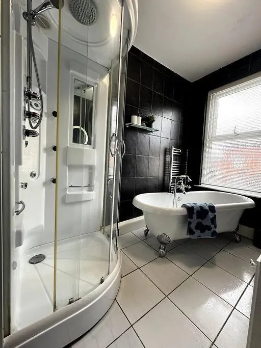 アパート Modern 5-Bed Home Near Leeds City Centre